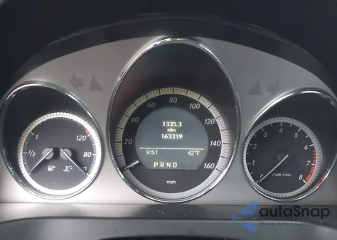 2009 Mercedes-Benz C 300 Luxury/Sport z USA, uszkodzony, nr VIN WDDGF54X99R083010